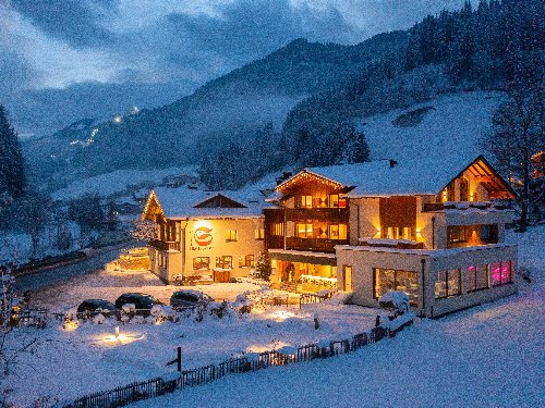 4=3 Aktion im Großarltal: Winterwandern, Wellness & Halbpension inmitten der Salzburger Bergwelt