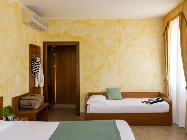 Dreibettzimmer